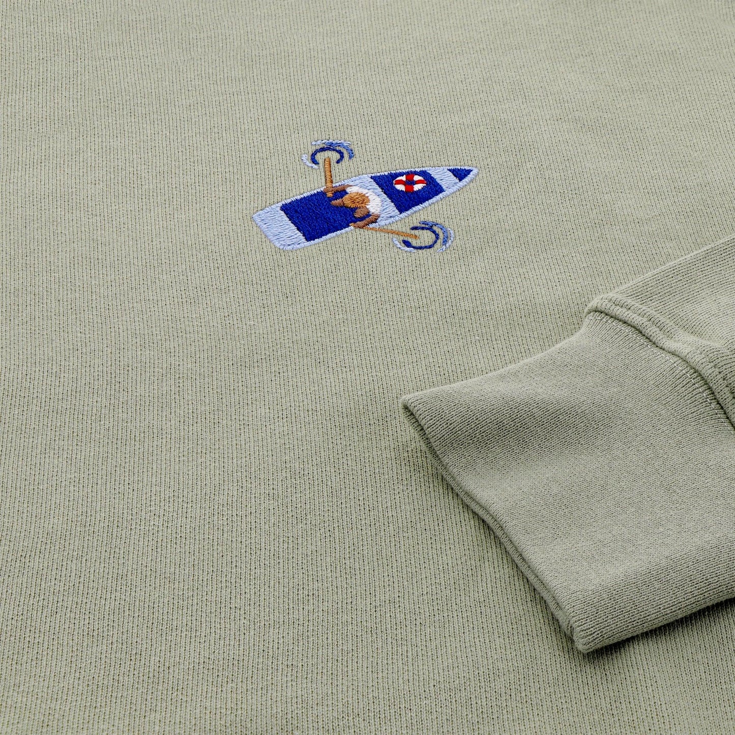 Eco-friendly and comfy sage green sweater for men. High quality, made from organic & recycled cotton. Very cuddle proof thanks to the soft inside. Made in Portugal.